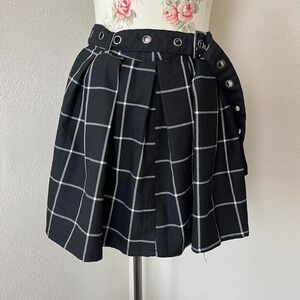 Hot topic black plaid mini skirt‎ xs